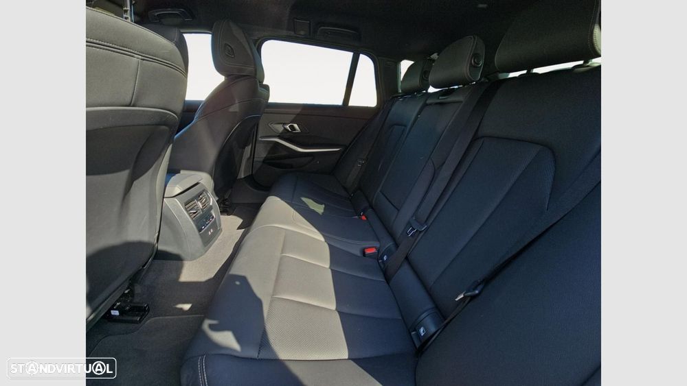 BMW 330 e Pack Desportivo M Auto - 14