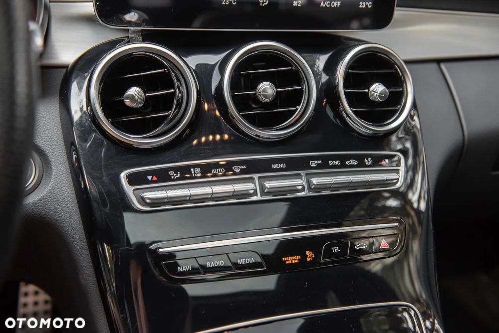 Mercedes-Benz Klasa C AMG 43 4Matic 9G-TRONIC - 28