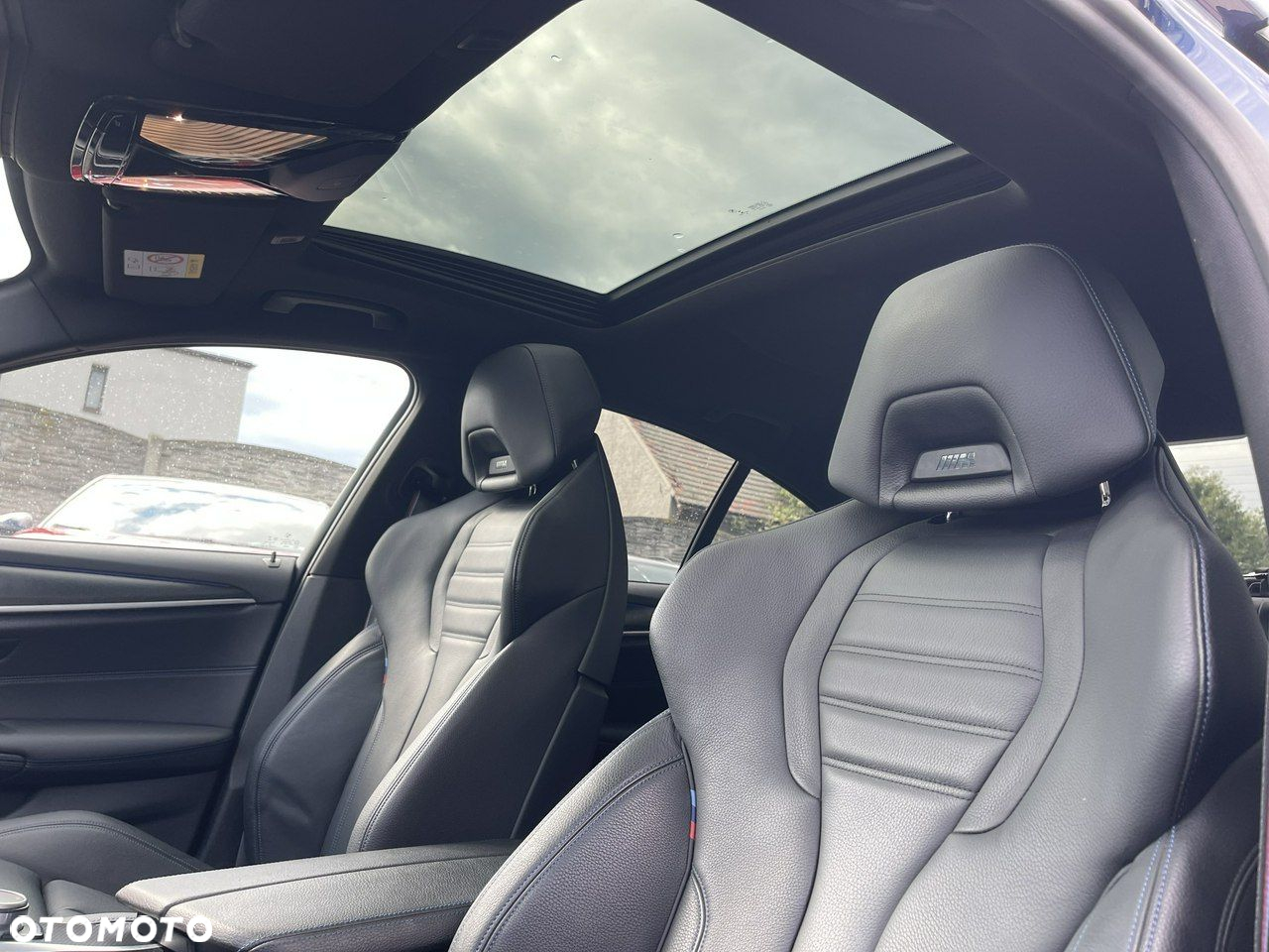 BMW Seria 5 M550i xDrive sport - 10