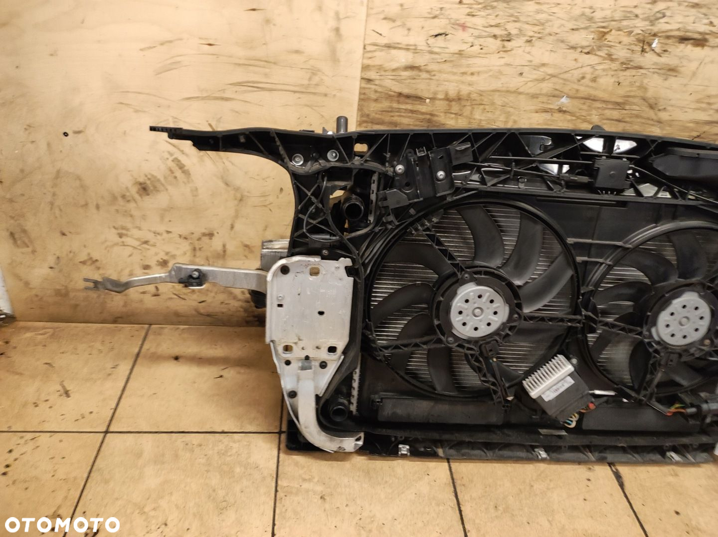 Pas belka wzmocnienie chłodnice Audi A6 C7 Lift 2.0 TDI - 11