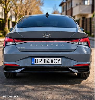 Hyundai Elantra - 4