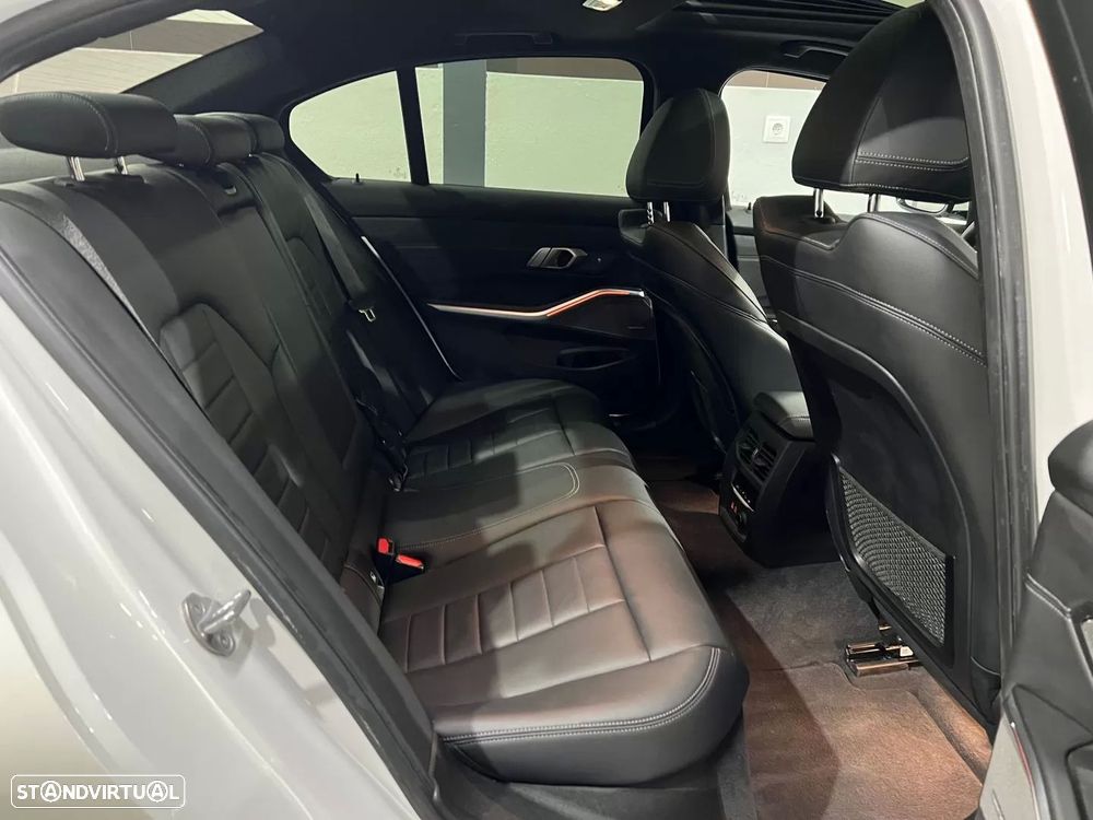 BMW 330 e Pack M Auto - 25