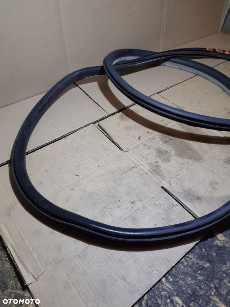 AUDI A3 8P 3D USZCZELKA DRZWI LEWE PRZEDNIE LEWY PRZÓD 8P3831721J - 8