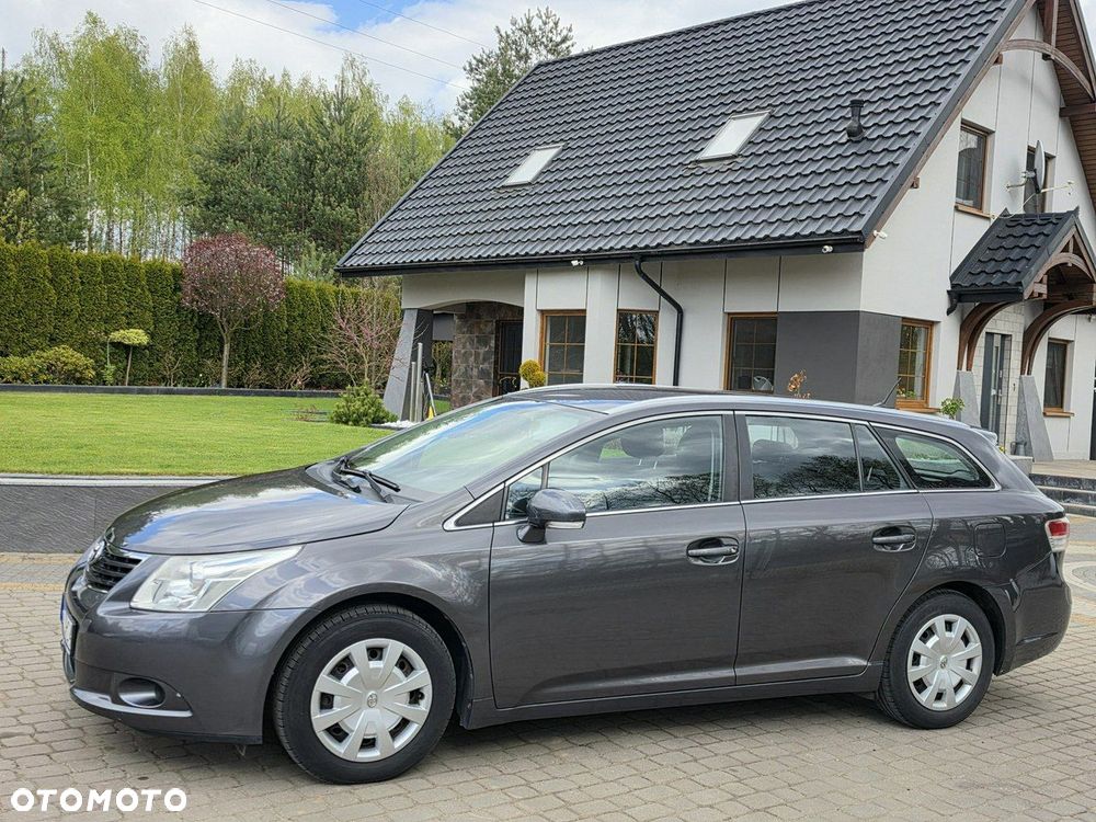 Toyota Avensis - 2