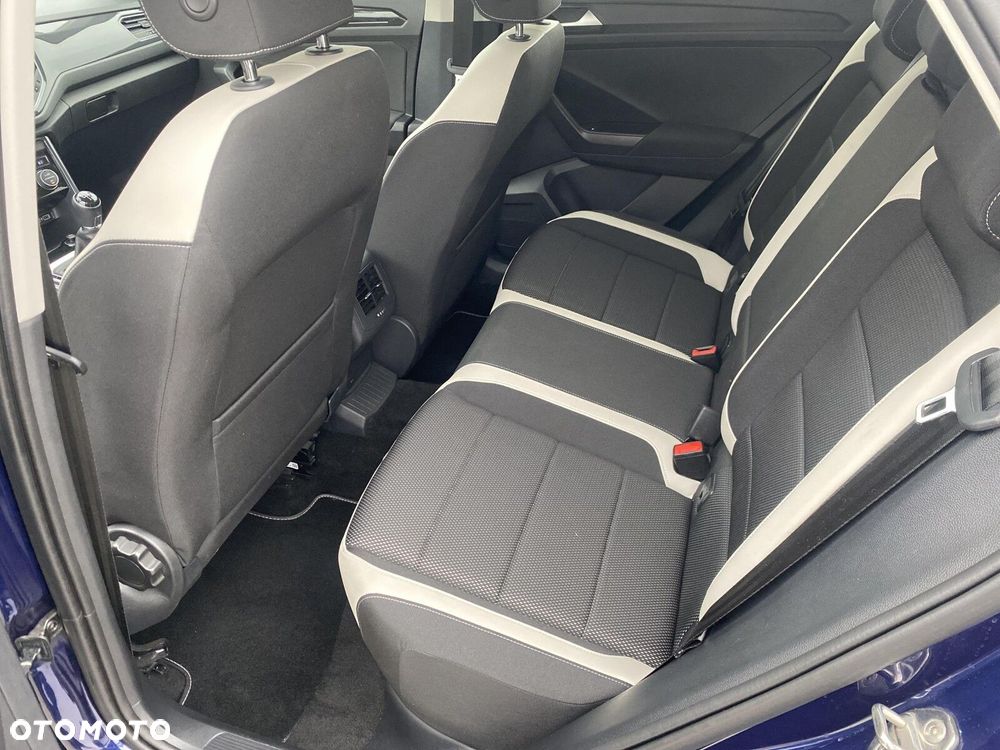 Volkswagen T-Roc - 10