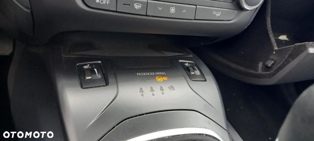 Toyota Avensis 1.8 Premium - 18