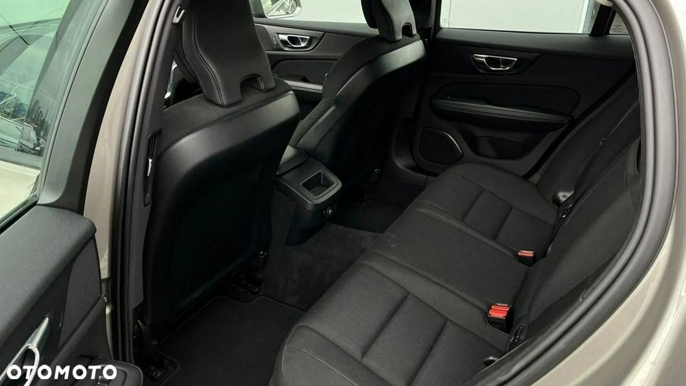 Volvo V60 D3 Momentum - 25