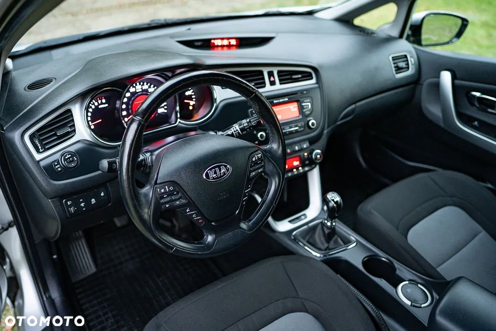 Kia Ceed 1.6 GDI Dream Team Edition - 24