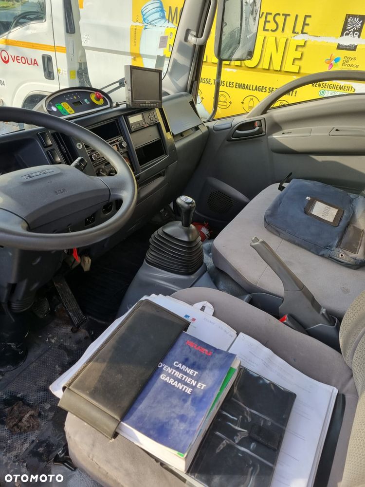 Isuzu M55 - 7