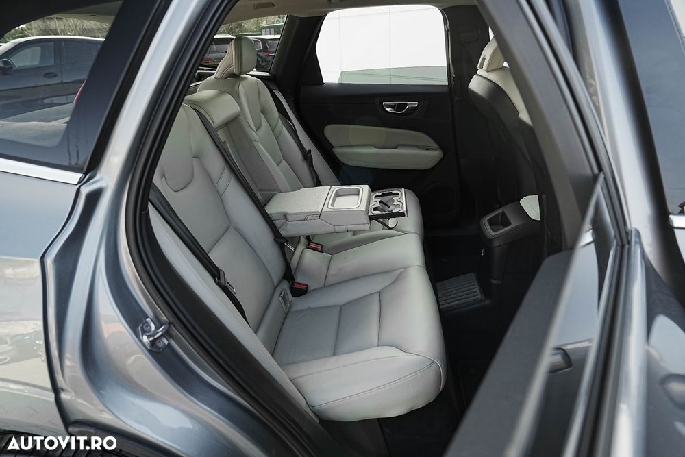 Volvo XC 60 Recharge T8 Twin Engine eAWD Inscription - 11