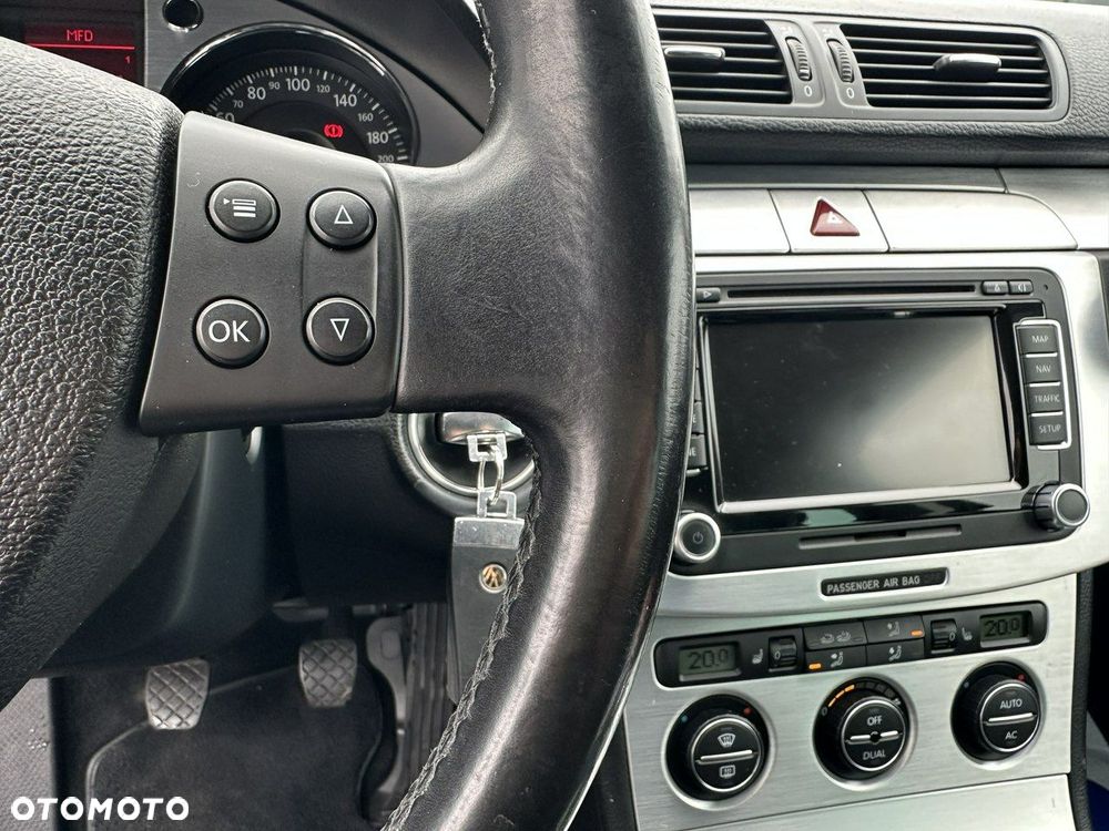 Volkswagen Passat - 21