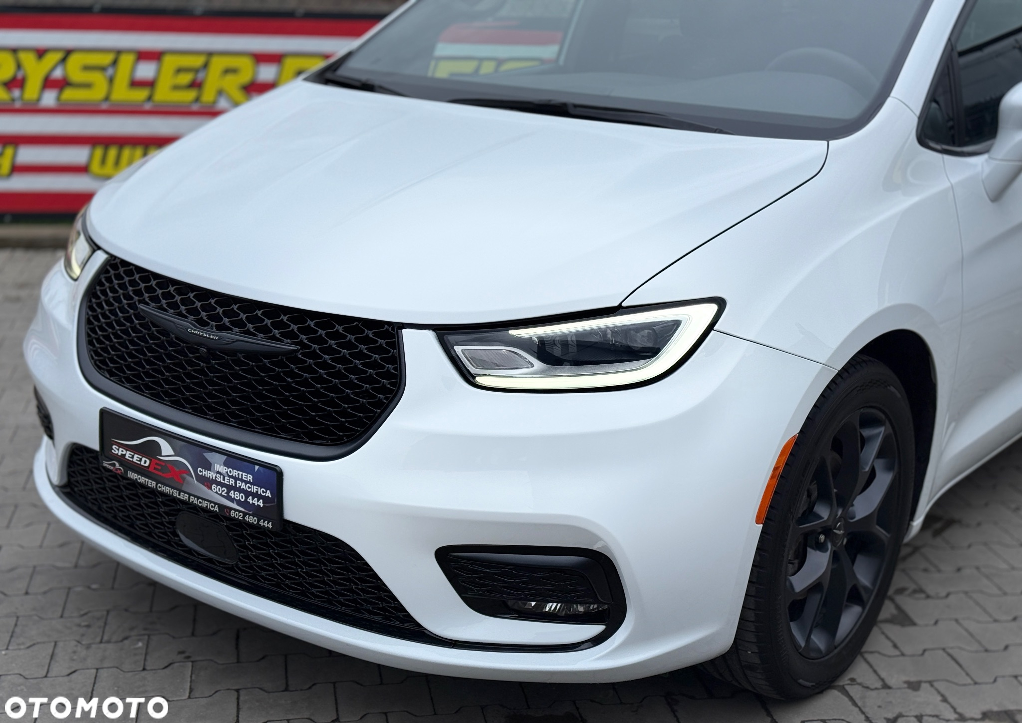 Chrysler Pacifica - 8