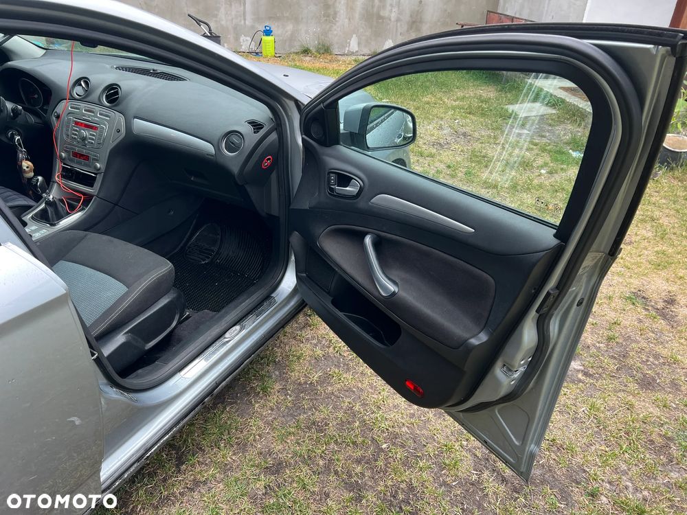 Ford Mondeo 2.5 Ghia - 24