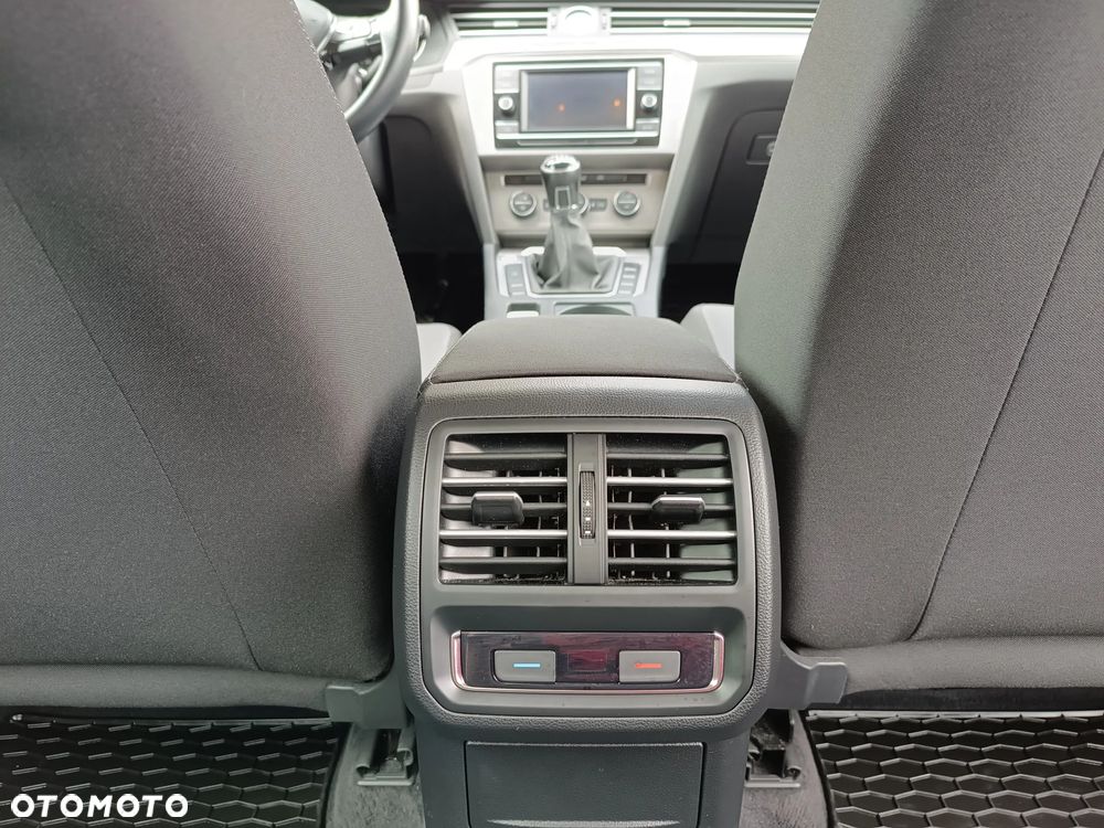 Volkswagen Passat 1.4 TSI BMT Trendline - 37