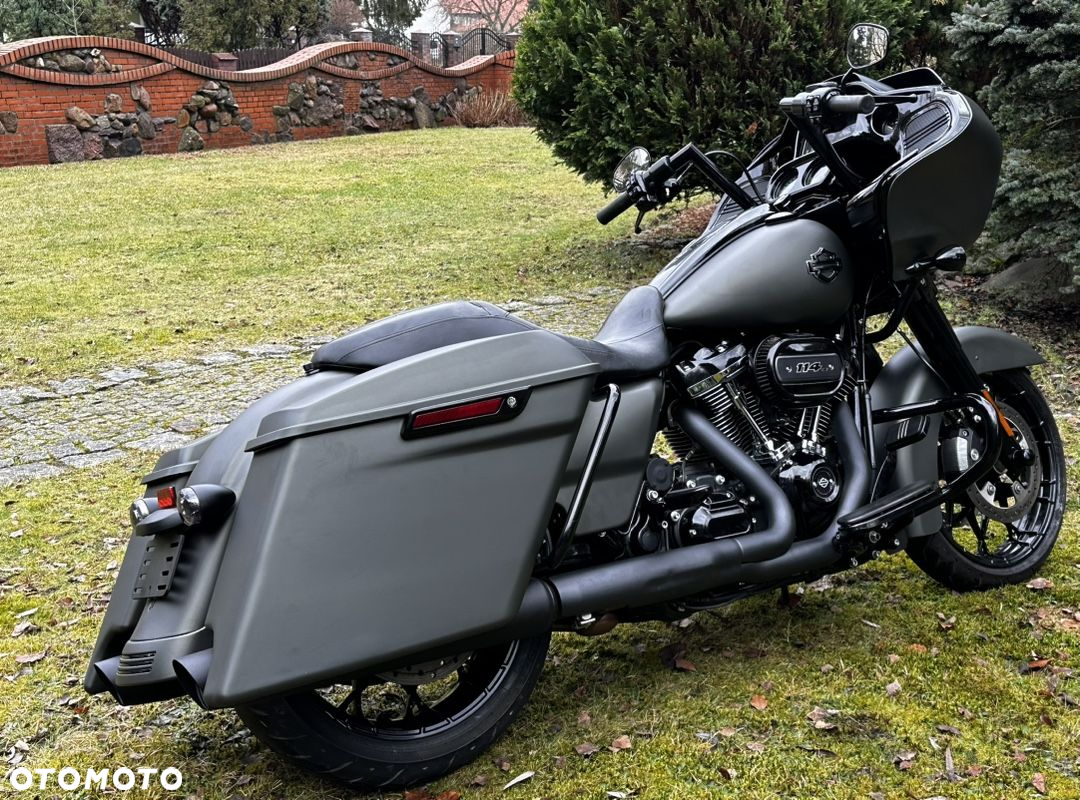 Harley-Davidson Touring Road Glide - 2