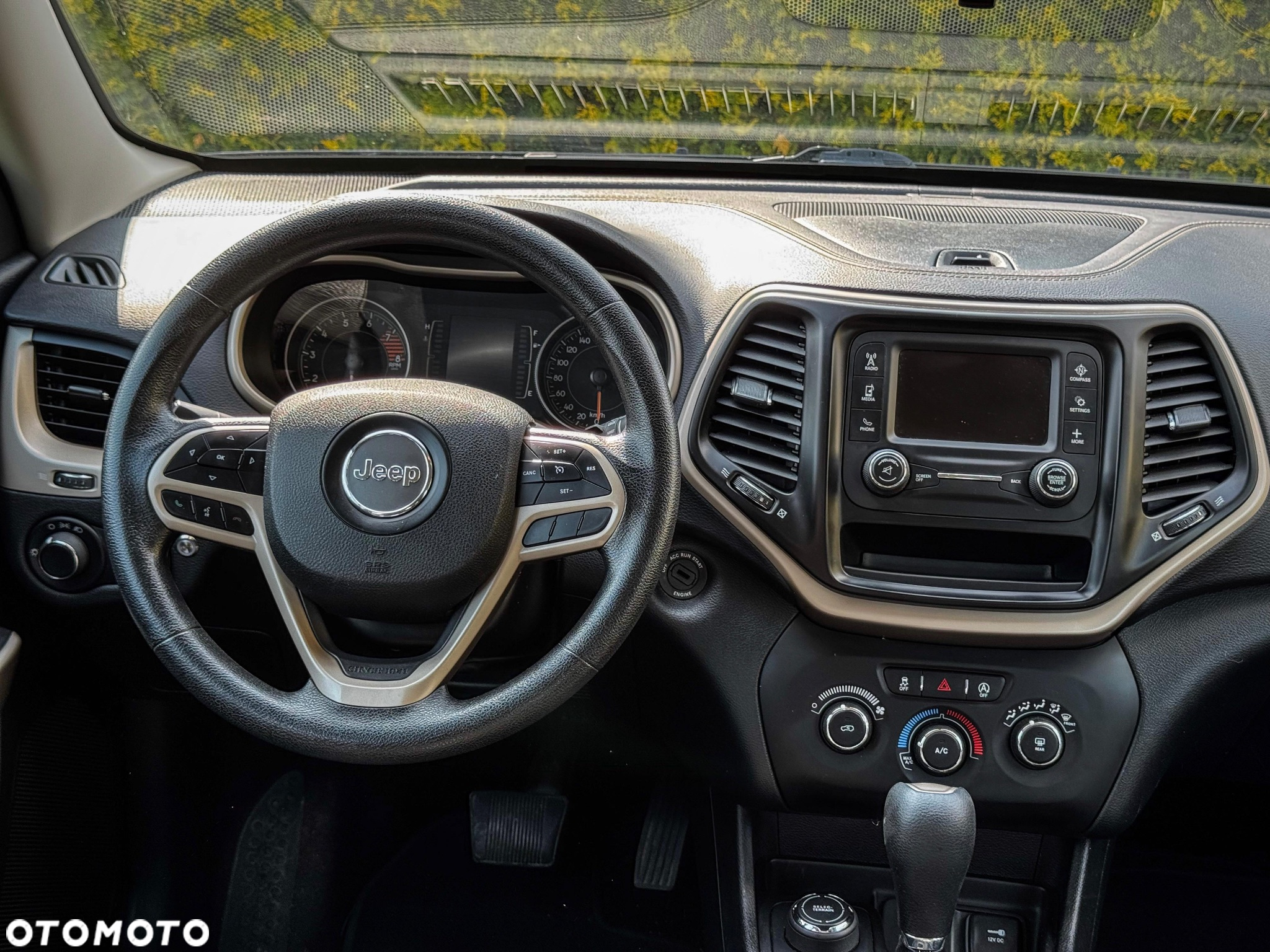 Jeep Cherokee - 10