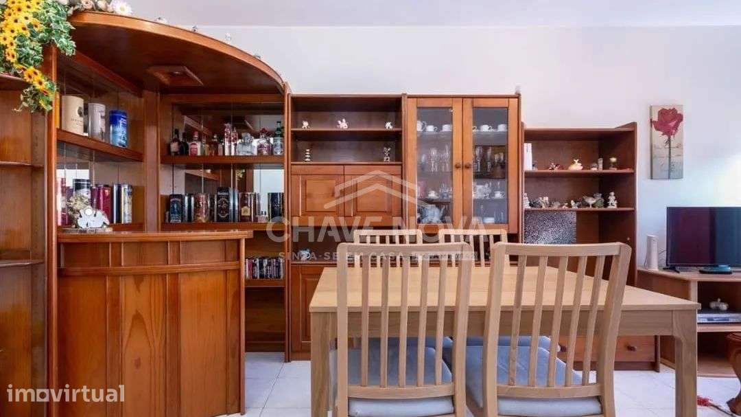 LA-Apartamento T2 com Varandas, Elevador e Lugar de Garagem S.M. Feira - Grande imagem: 2/24