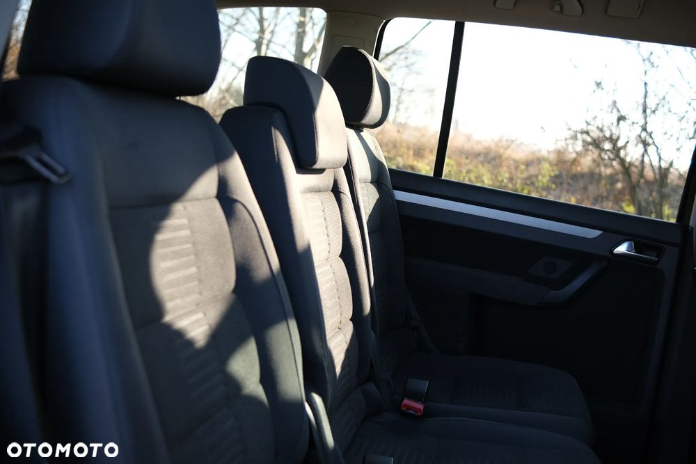 Volkswagen Touran 2.0 TDI DPF Highline - 22