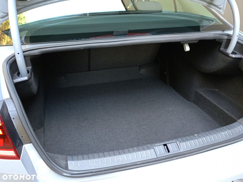 Volkswagen Passat - 17