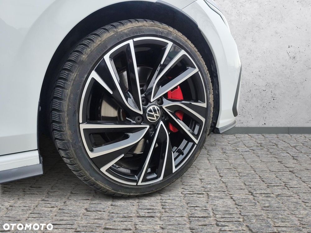 Volkswagen Golf - 33