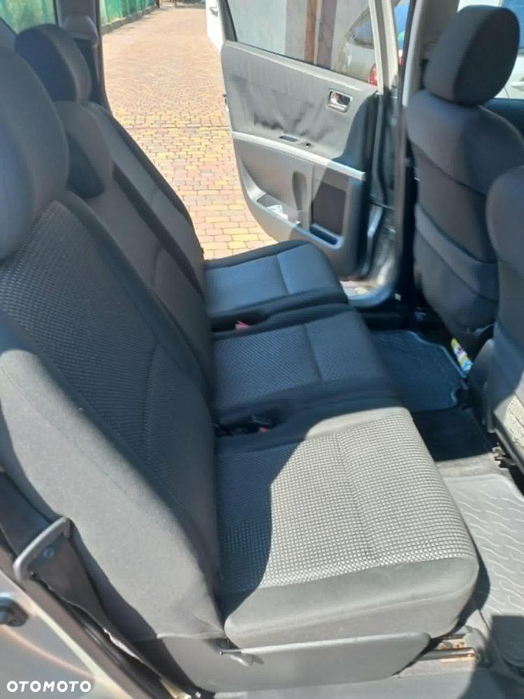 Toyota Corolla Verso 2.2 D-4D X + NAVI 7os - 2