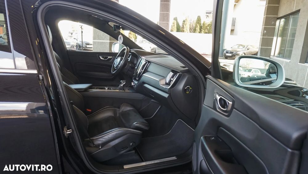 Volvo XC 60 D5 AWD R-Design - 25