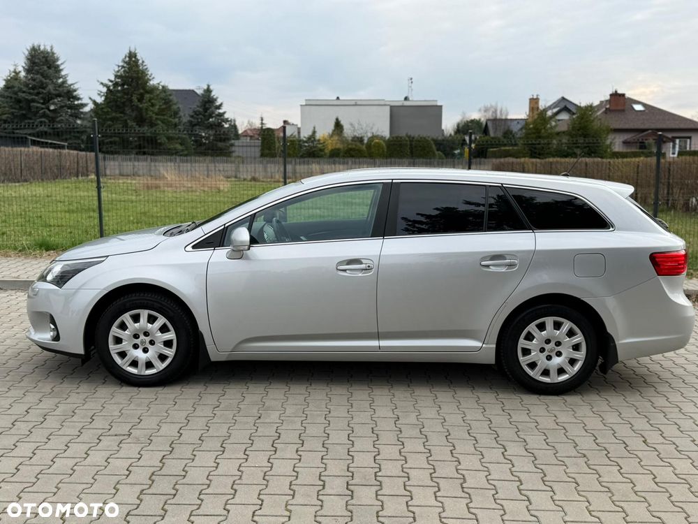 Toyota Avensis 1.8 Premium EU5 - 9