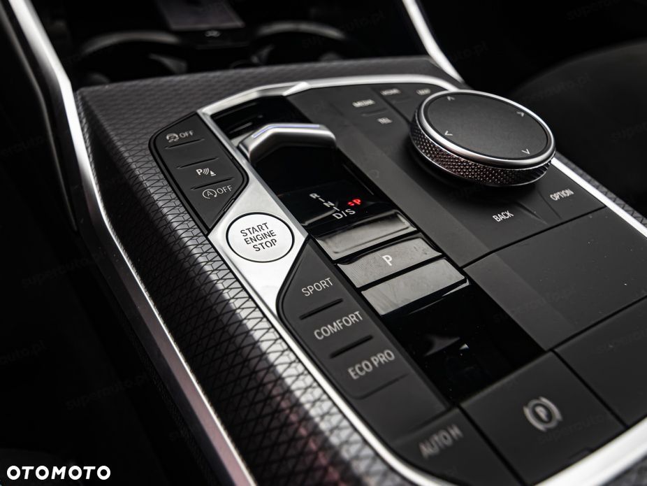 BMW Seria 3 330i xDrive M Sport - 17