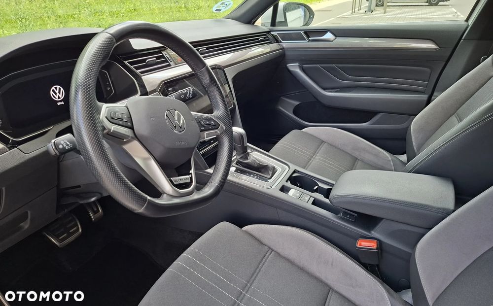 Volkswagen Passat - 12