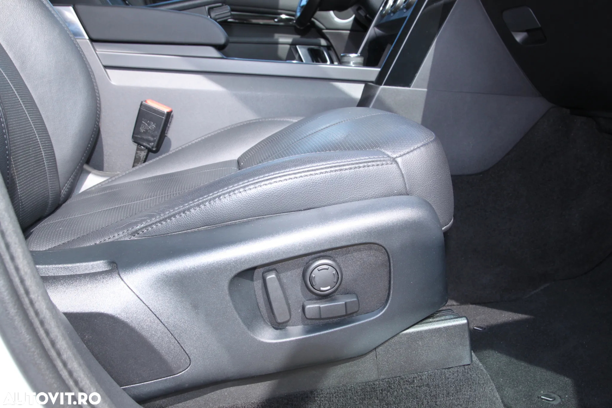 Land Rover Discovery 3.0 L SD6 Landmark Edition - 31
