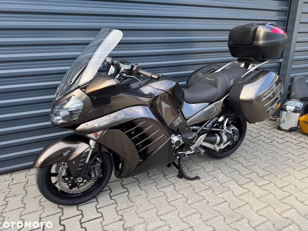 Kawasaki GTR - 3