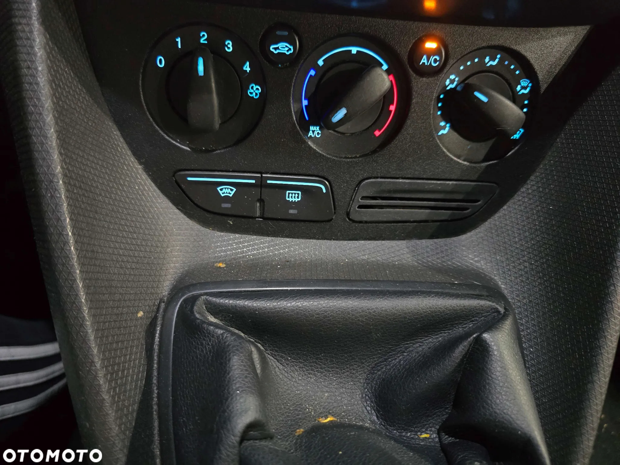 Ford Transit Connect - 13