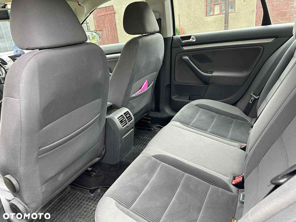 Volkswagen Jetta - 16