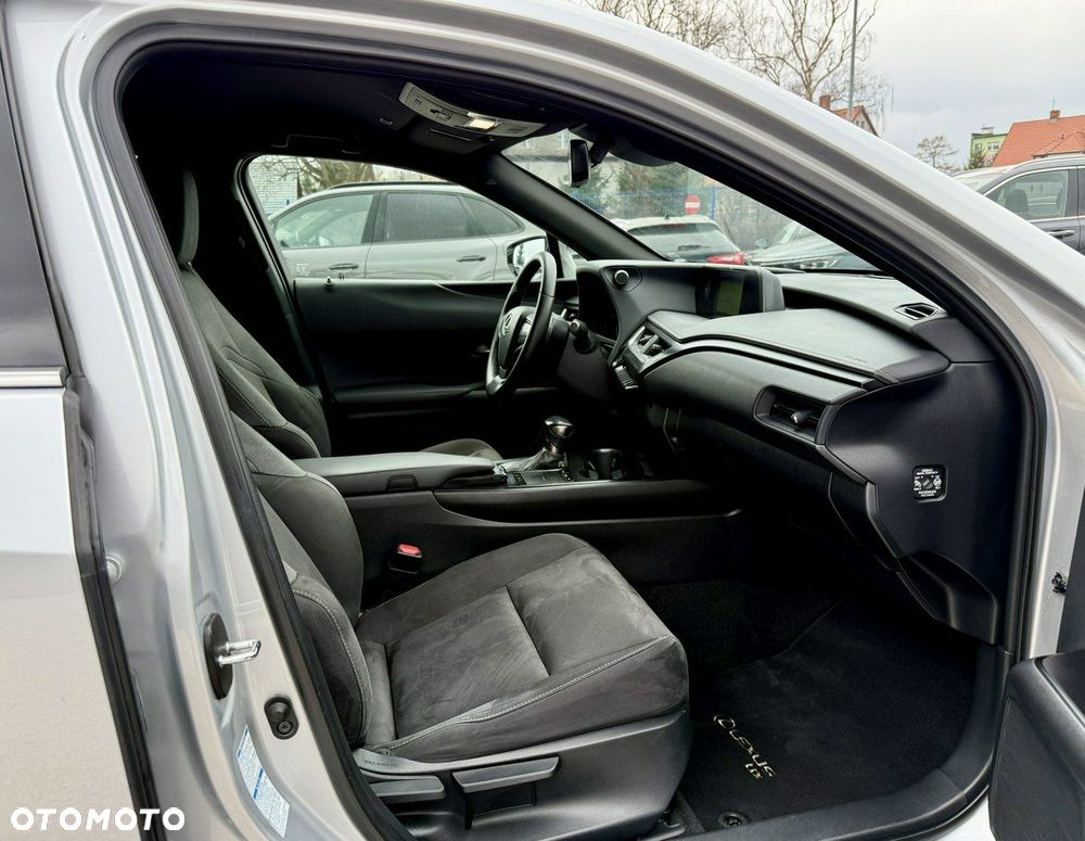Lexus UX - 13