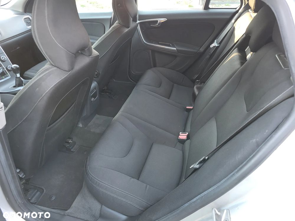 Volvo V60 D2 Edition - 12