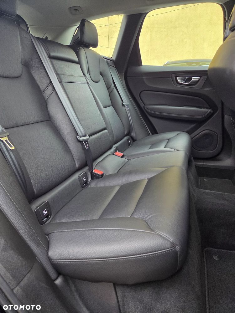 Volvo XC 60 D4 Momentum Pro - 18