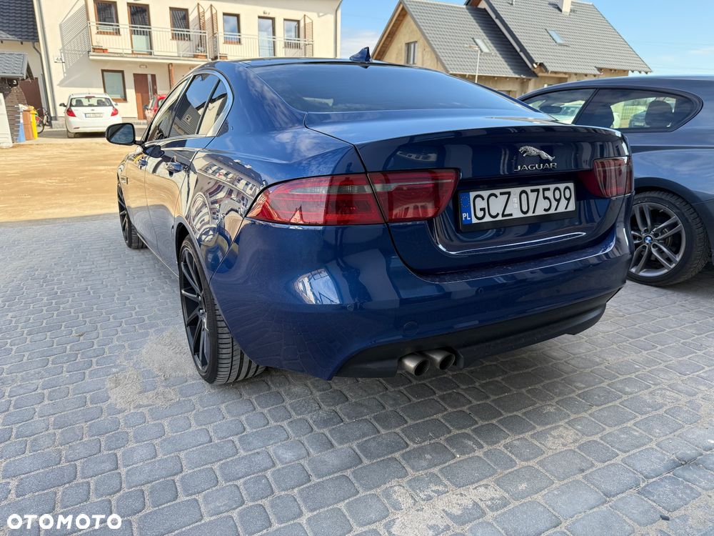 Jaguar XE 2.0 D Prestige - 3