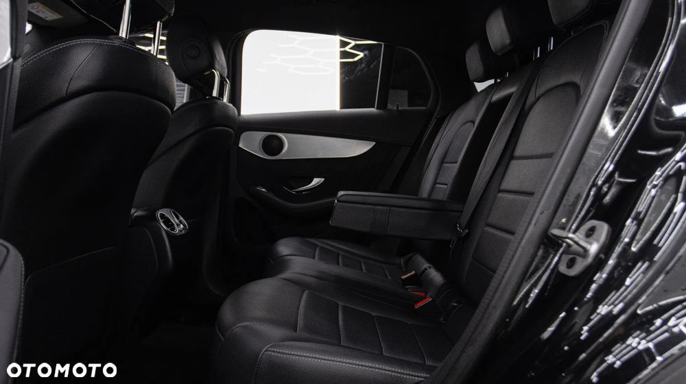 Mercedes-Benz GLC 300 e 4-Matic AMG Line - 19