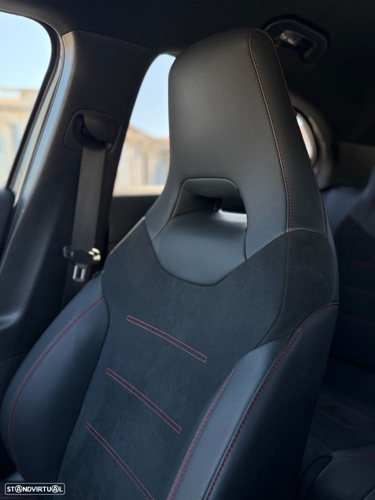 Mercedes-Benz A 250 e AMG Line - 13