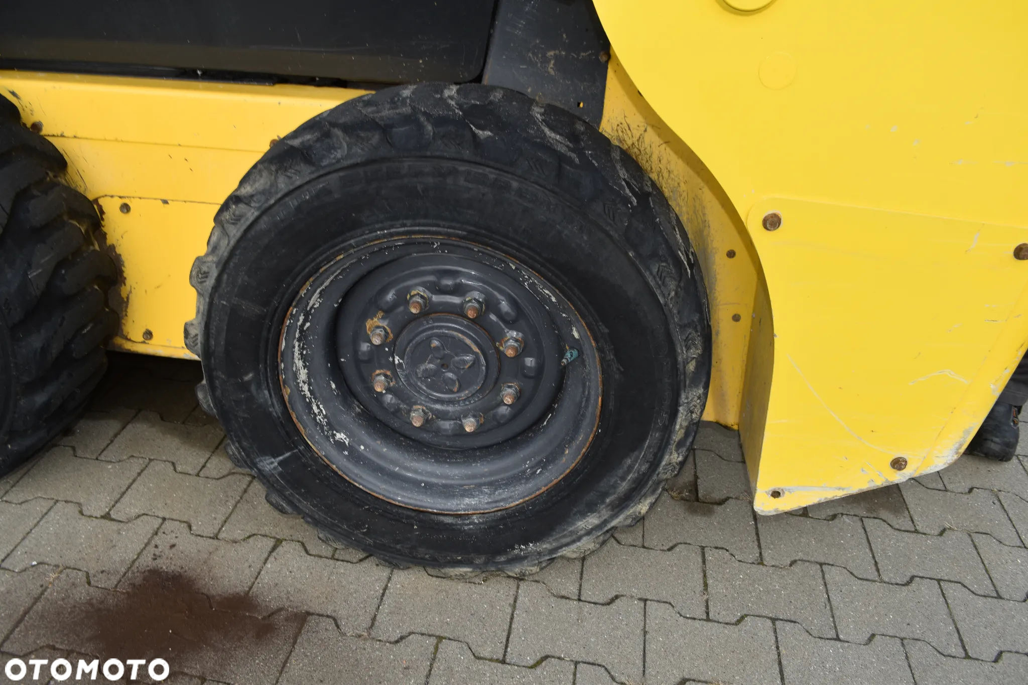 New Holland L 216 - 11
