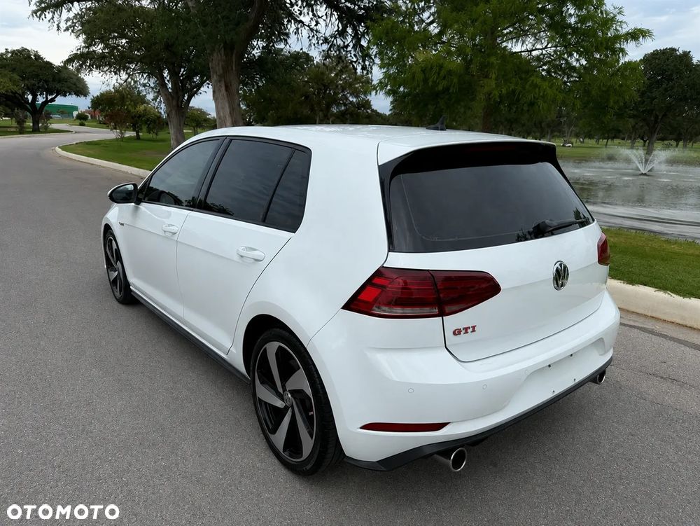 Volkswagen Golf - 4