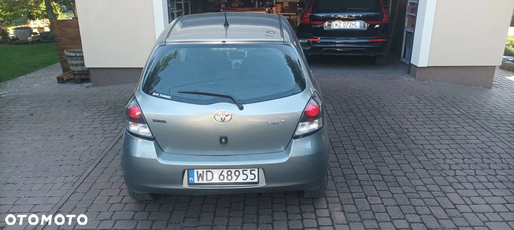 Toyota Yaris 1.5 - 6