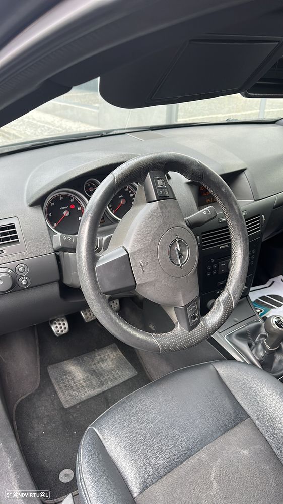 Opel Astra GTC 1.9 CDTI - 4
