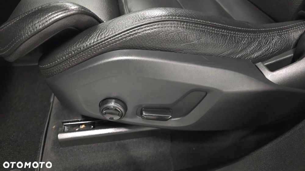 Volvo XC 60 D4 AWD Geartronic RDesign - 13