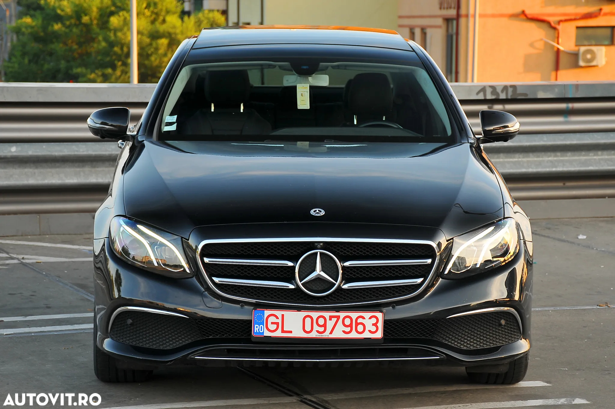 Mercedes-Benz E 220 d 9G-TRONIC - 8