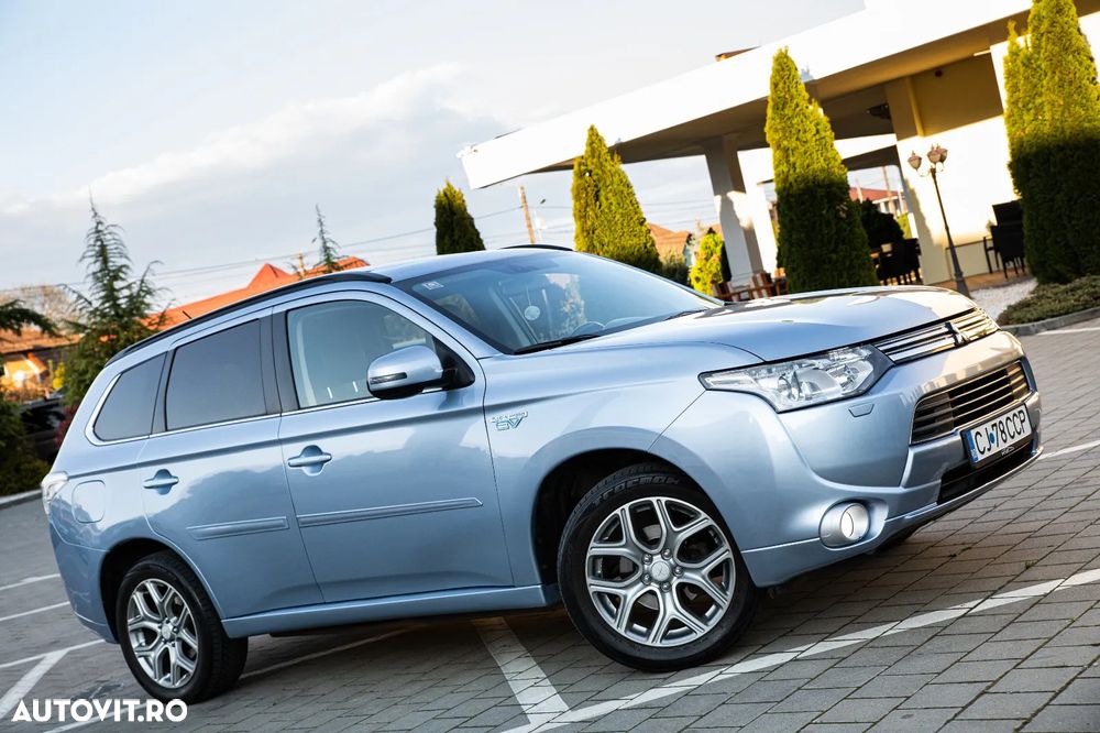 Mitsubishi Outlander - 12