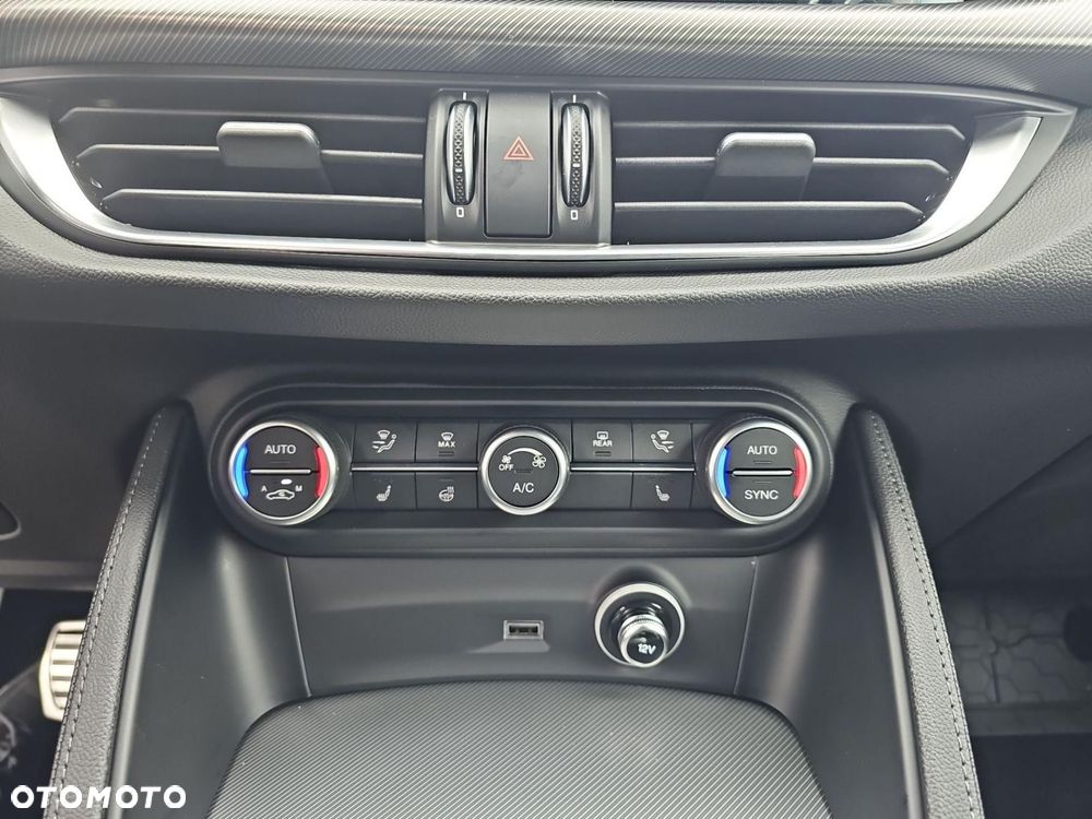 Alfa Romeo Stelvio 2.0 Turbo Veloce Q4 - 12