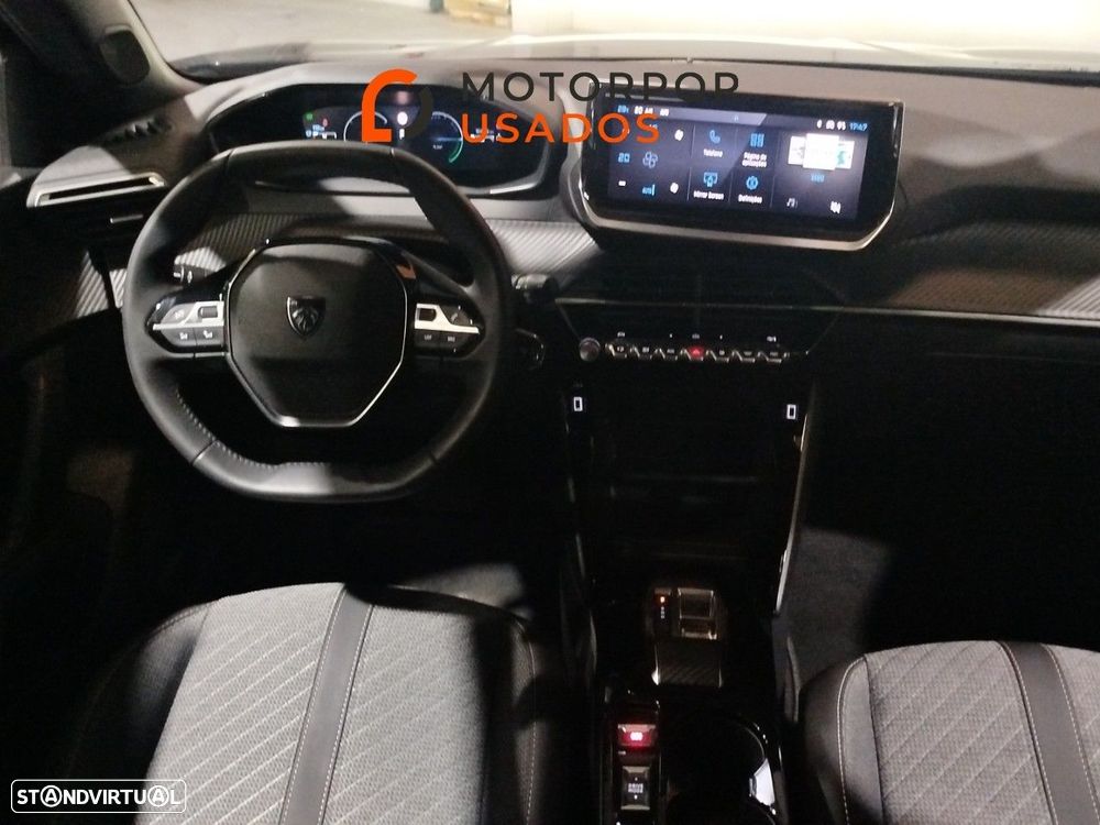Peugeot 2008 - 8