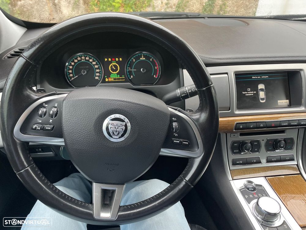 Jaguar XF 2.2 D Classic - 9