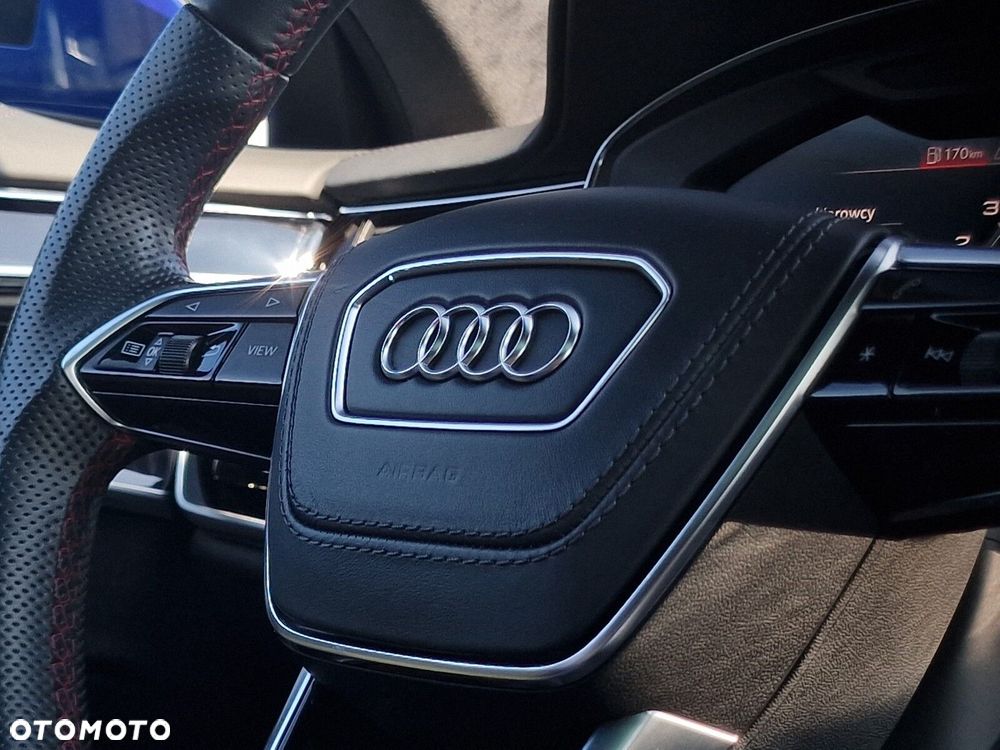 Audi S8 - 35